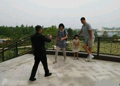 姚明家图片,篮球巨星与家人共享幸福时光