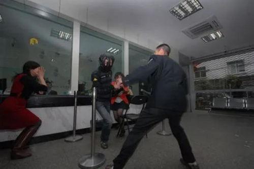 抢劫银行的图片